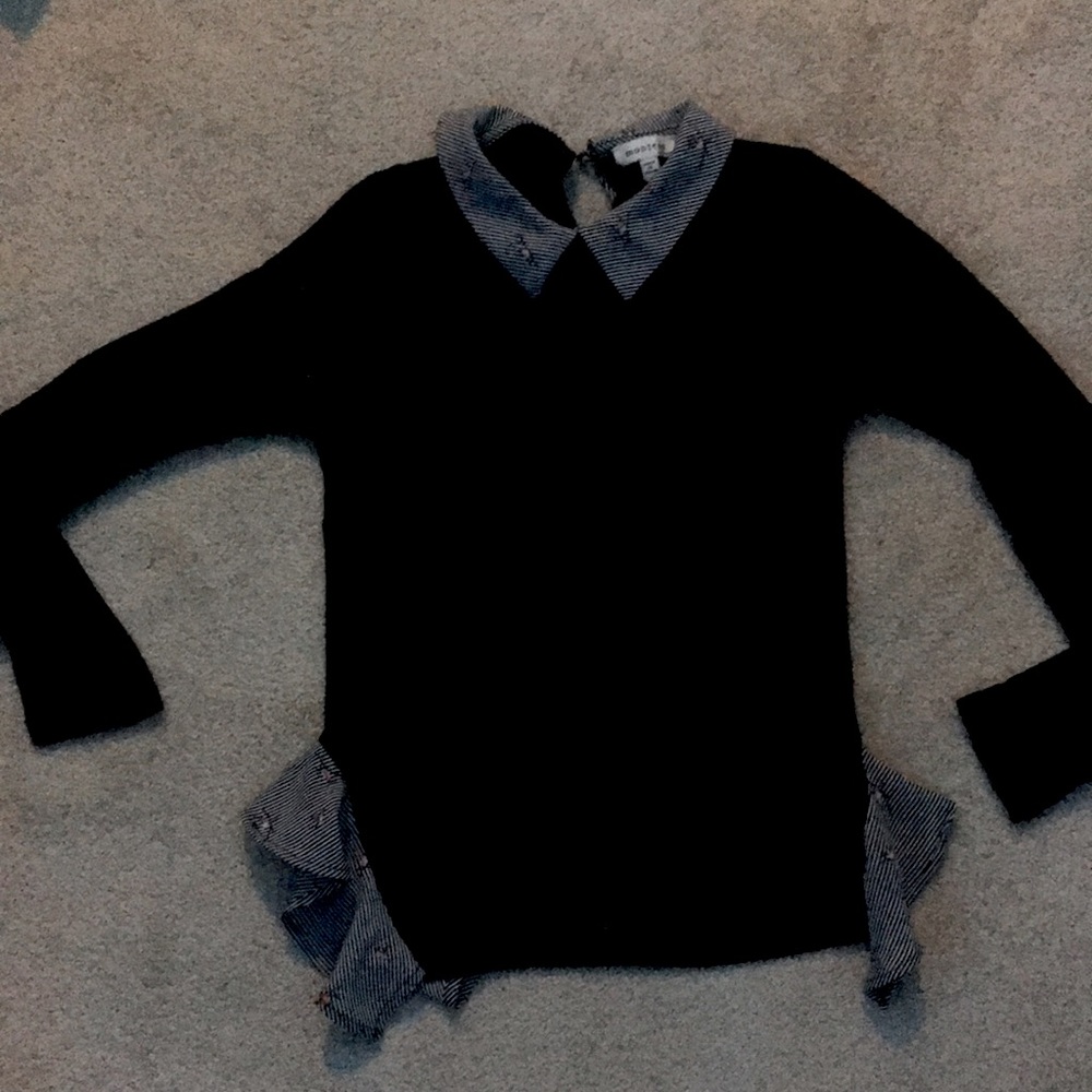 Stripe-collared black shirt